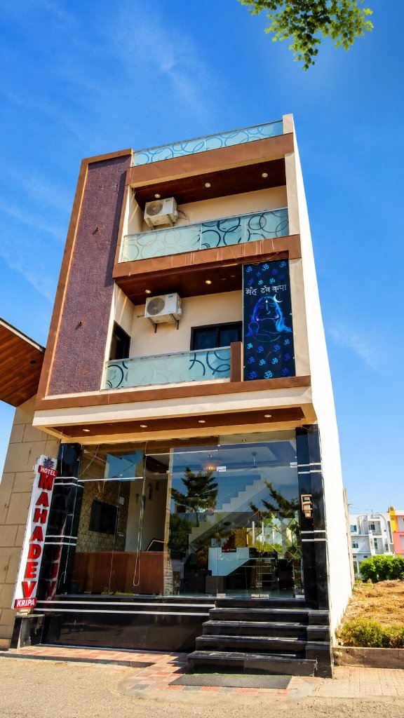 Hotel Mahadev Kripa building exterior in daylight, Ganesh Nagar, Omkareshwar