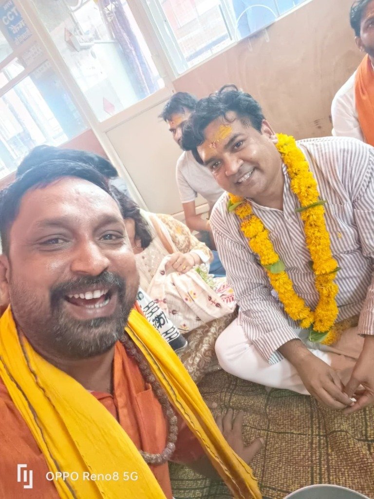 Devotee puja ceremony guidance in Omkareshwar
