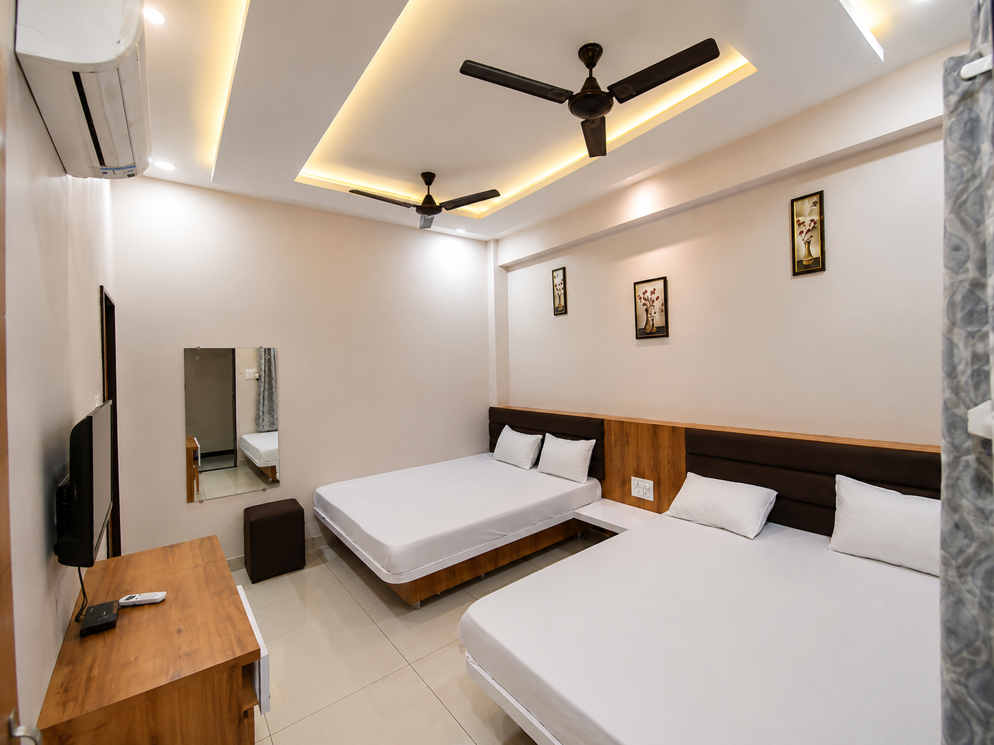 Four Bed Family Room at Hotel Mahadev Kripa, Omkareshwar